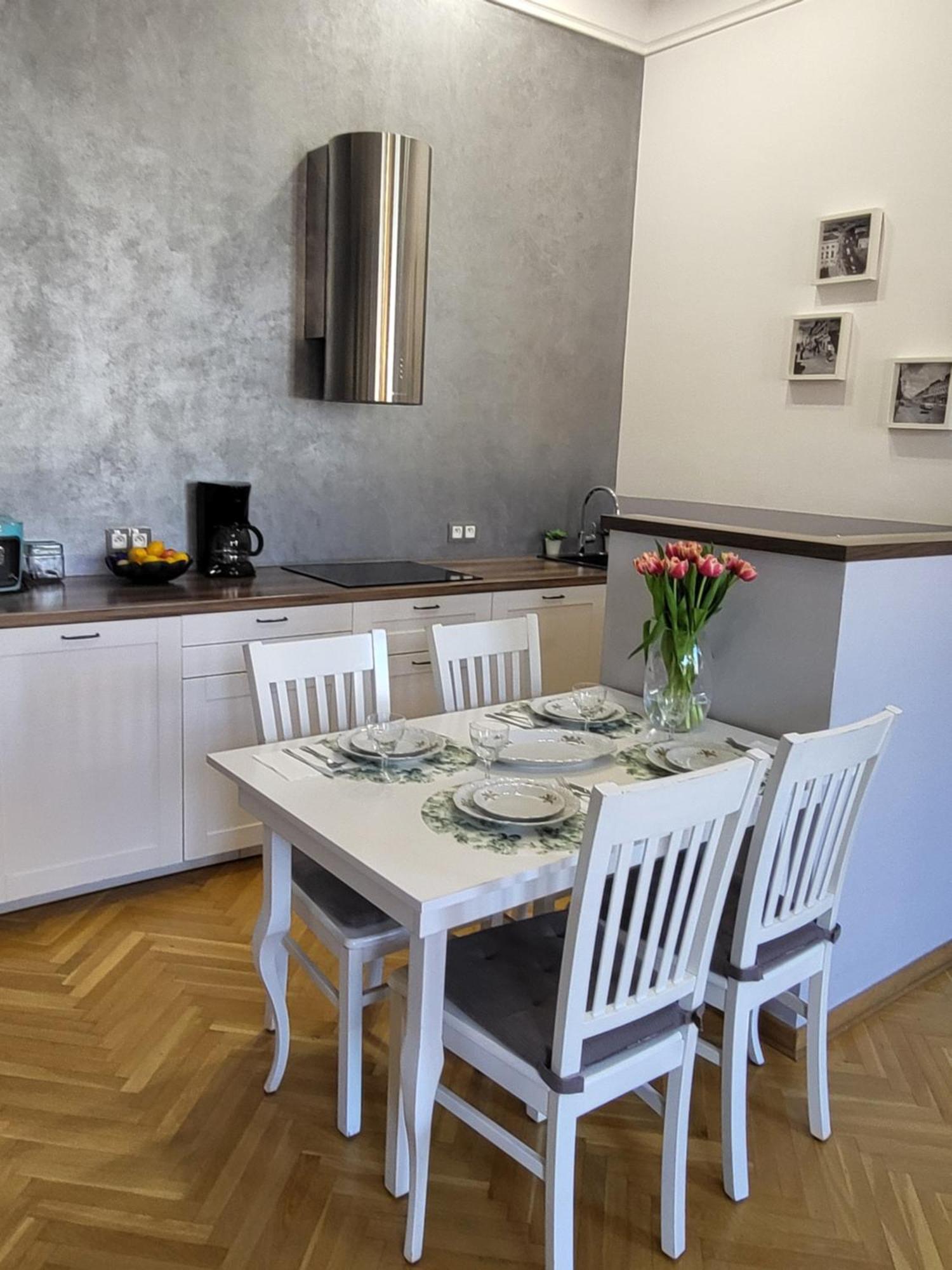 Novo Mundo Apartment